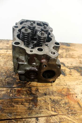 salg af Liebherr L556  Cylinder head