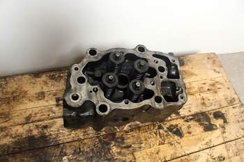 salg af Liebherr L556  Cylinder head