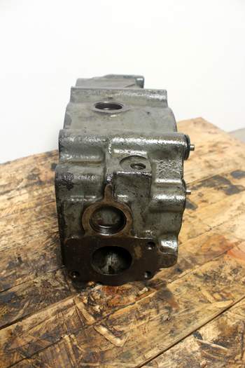 salg af Liebherr L556  Cylinder head