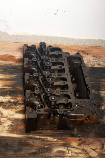 salg af New Holland LM5060  Cylinder head