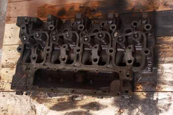 salg af New Holland LM5060  Cylinder head