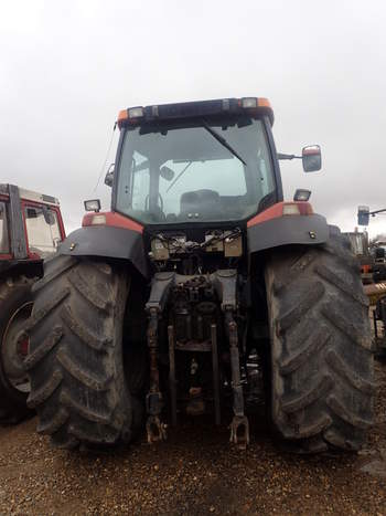 salg af Case MX200 traktor