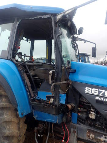 salg af New Holland 8670 traktor
