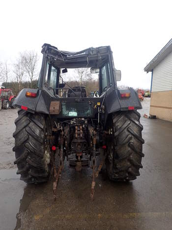salg af Valtra 8150 traktor