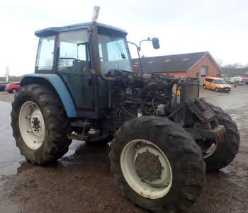 salg af New Holland 8360 traktor