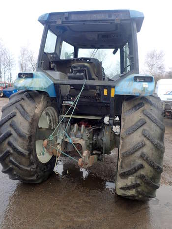 salg af New Holland 8360 traktor