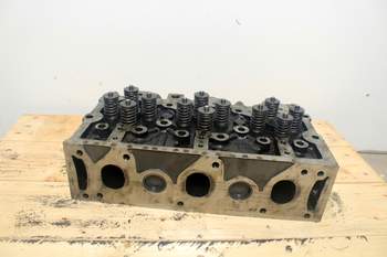 salg af Massey Ferguson 6485  Cylinder Head