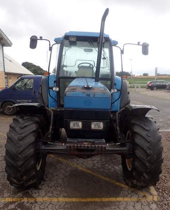 salg af New Holland 7840 tractor