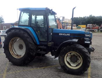 salg af New Holland 7840 traktor