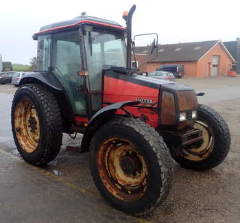 salg af Valtra 900 traktor