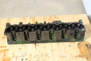 salg af John Deere 7920  Cylinder Head