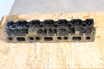 salg af John Deere 7920  Cylinder Head