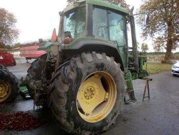 salg af John Deere 6900 traktor