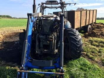 salg af New Holland T7030 traktor
