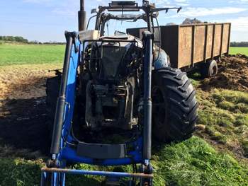 salg af New Holland T7030 tractor