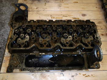 salg af New Holland B115  Cylinder head