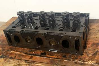 salg af Valtra S280  Cylinder Head