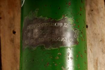 salg af John Deere 6300 LEFT Lift Cylinder