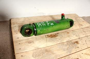 salg af John Deere 6300 LEFT Lift Cylinder