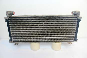 salg af Challenger MT665C  Oil Cooler