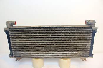 salg af Challenger MT665C  Oil Cooler