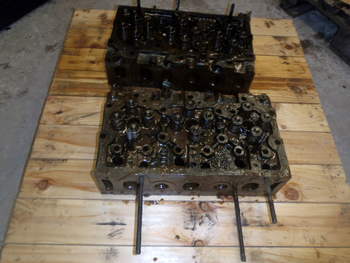 salg af Challenger MT665C  Cylinder Head