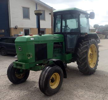 salg af John Deere 3040 traktor