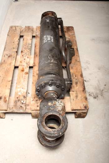 salg af Volvo L180 E  Hydraulic Cylinder