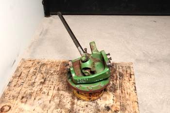 salg af John Deere 6930 LEFT Front axle final drive