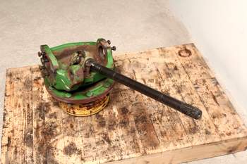 salg af John Deere 6930 LEFT Front axle final drive