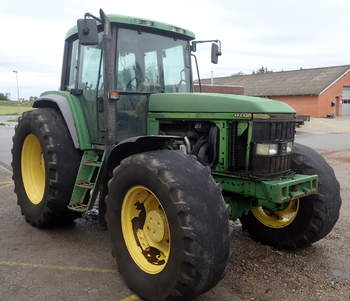 salg af John Deere 6900 traktor