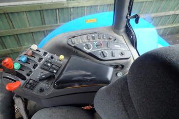 salg af New Holland TG285 traktor