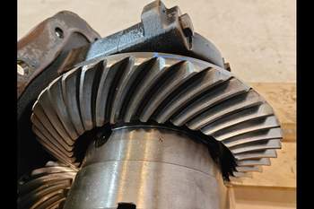 salg af Challenger MT665B  Front axle differential