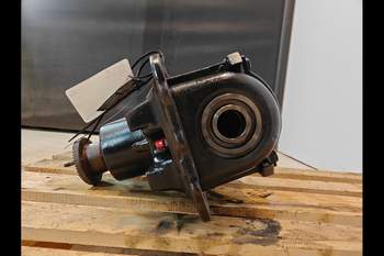 salg af Challenger MT665B  Front axle differential