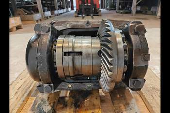 salg af Challenger MT665B  Front axle differential