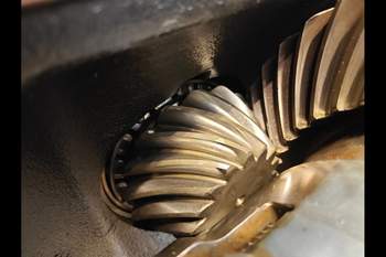 salg af Challenger MT665B  Front axle differential