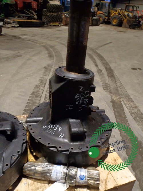 salg af Challenger MT665B RIGHT Rear Half Axle