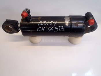 salg af Challenger MT665B LEFT Lift Cylinder