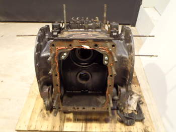 salg af Challenger MT665B  Rear Transmission