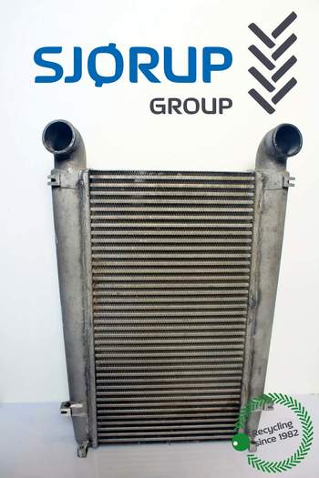 Challenger MT665B  Intercooler