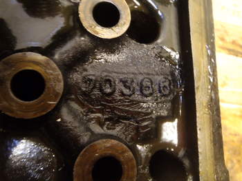 salg af Challenger MT665B  Cylinder Head