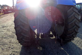salg af New Holland T7.235 traktor