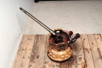 salg af Ford 675 D RIGHT Front axle final drive