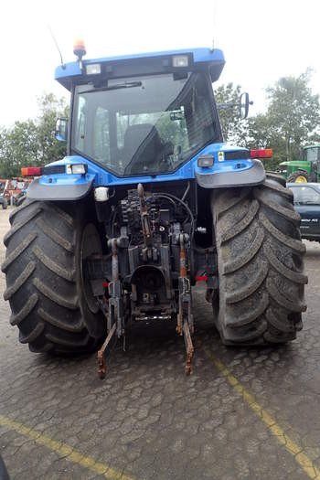 salg af New Holland 8870 A tractor