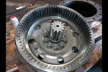 salg af New Holland 8870 A LEFT Front axle final drive