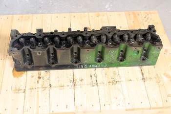 salg af John Deere 7810  Cylinder Head