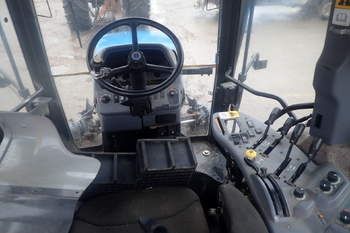 salg af New Holland 8770 traktor