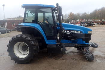 salg af New Holland 8770 tractor