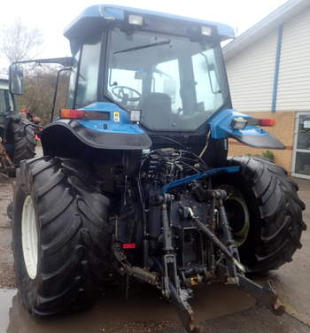 salg af New Holland 8770 traktor