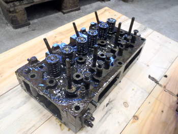 salg af Massey Ferguson 355  Cylinder Head